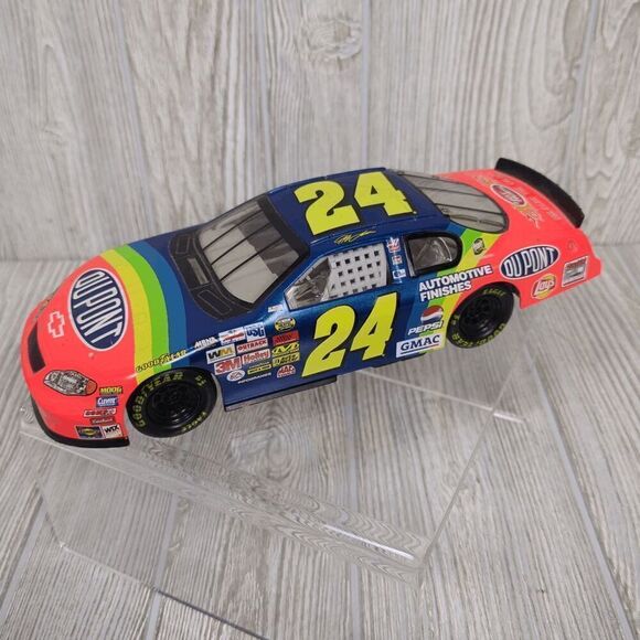 Jeff Gordon #24 DuPont 2004 Chevrolet Monte Carlo 1/18 Revell - LIMITED EDITION! - Picture 1 of 9